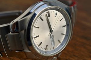 watch keep time and date