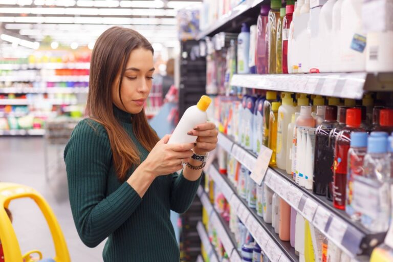 Detox Shampoo vs. Clarifying Shampoo: What’s the Difference?